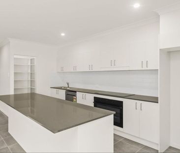 Modern 4-Bed Family Home, Fully Fenced & Ready to Move In! - Photo 4