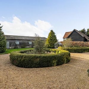 2 bedroom semi-detached house to rent - Photo 3