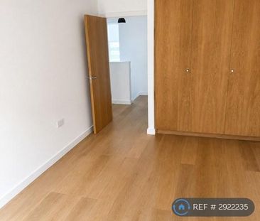 3 bedroom flat to rent - Photo 2