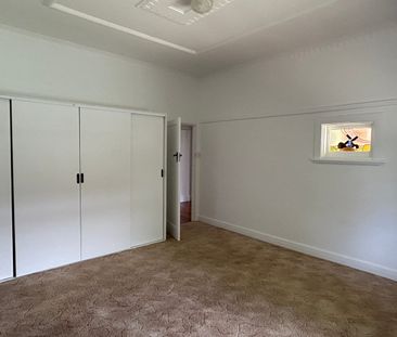 GREAT LOCATION, LOVELY HOME - Photo 5