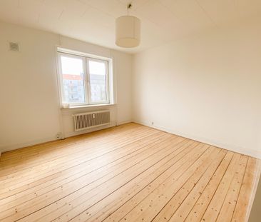 Nyrenoveret 3-værelses lejlighed i Aalborg centrum - Foto 1