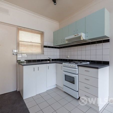 Bright First‑Floor Studio in Prime Fitzroy Street Location - Photo 4
