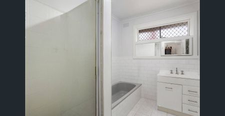 Low maintenance lifestyle. - Photo 3