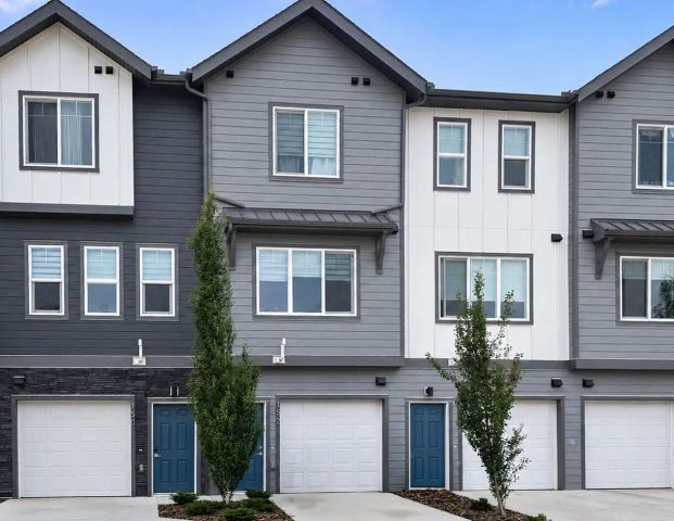 3 BRM BRAND NEW UNFURNISHED TOWNHOME | SPRINGBANK HILL | ALL UTILITIES INCLUDED — 3 Bedrooms+ Den Townhouse - Photo 1