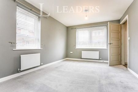 3 bedroom detached house to rent - Photo 4