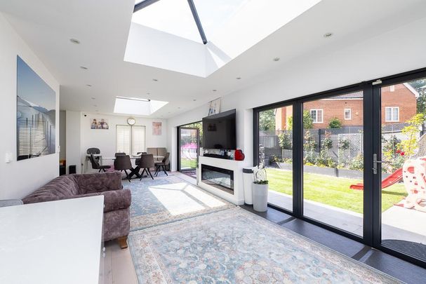 4 bedroom detached house to rent - Photo 1