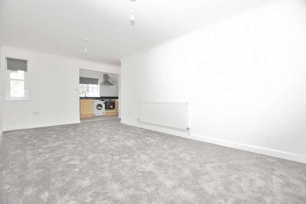 Chequers Lane, Dunmow, CM6 - Photo 1