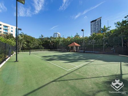 Stunning Unfurnished Two-Bedroom Apartment with Breathtaking City/River Views in Kangaroo Point - Photo 5