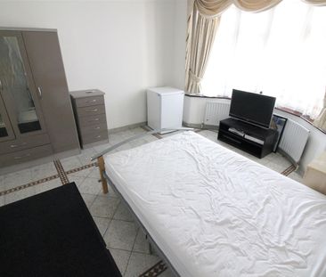 Lady Margaret Road, Southall - Photo 1