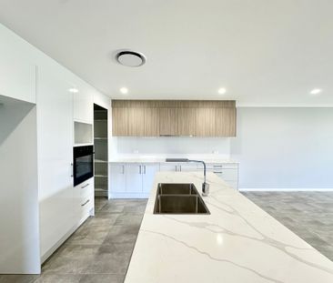 Contemporary Family Haven with Premium Finishes in Gilead - Photo 6