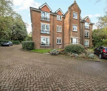 A spacious two bedroom apartment in the centre of Heathfield - Photo 3