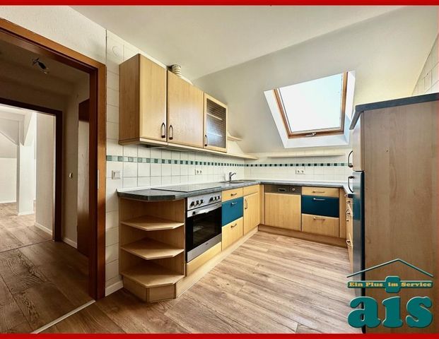 ais-GmbH bietet an: Renovierte 4 Zimmer Wohnung in der Südstadt. - Foto 1