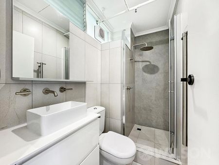 Renovated studio apartment in the heart of St Kilda! - Photo 4