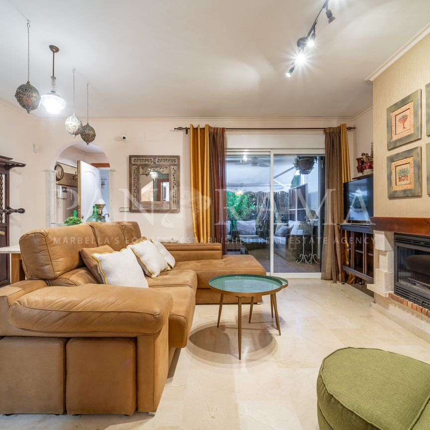 Beautiful townhouse on the second line of the beach in Costabella, East Marbella - Photo 1