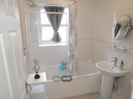 2 bedroom maisonette to rent - Photo 4