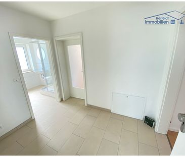 Moderne 2-Zimmer-DG-Wohnung mit traumhafter Südloggia – Erstbezug nach Renovierung - Foto 3