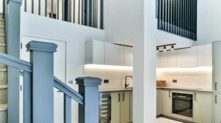 3 bedroom flat to rent - Photo 4