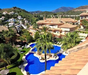 Alquiler de piso en Urbanizacion Nueva Andalucia k, 18 - Photo 2