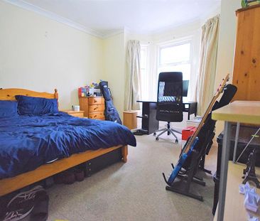 4 bedroom semi-detached house to rent - Photo 4