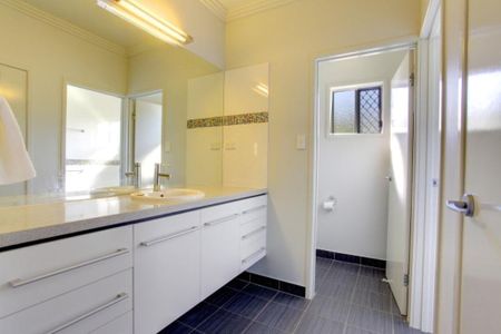 11 Kosciusko Way, Mount Louisa QLD 4814 - House For Rent | Domain - Photo 4