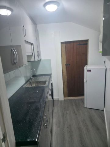 Studio to rent - Photo 2