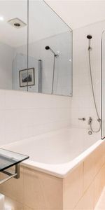 2 bedroom flat in South Kensington - Photo 4