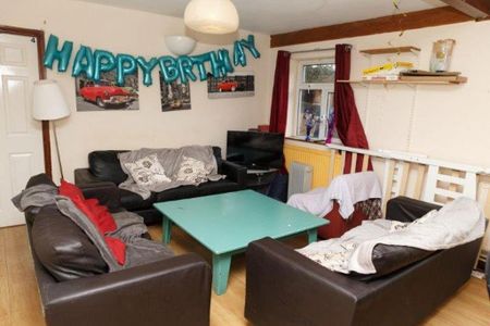1 bedroom in a house share to rent - Photo 4