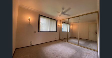 Original Three Bedroom House - Photo 5