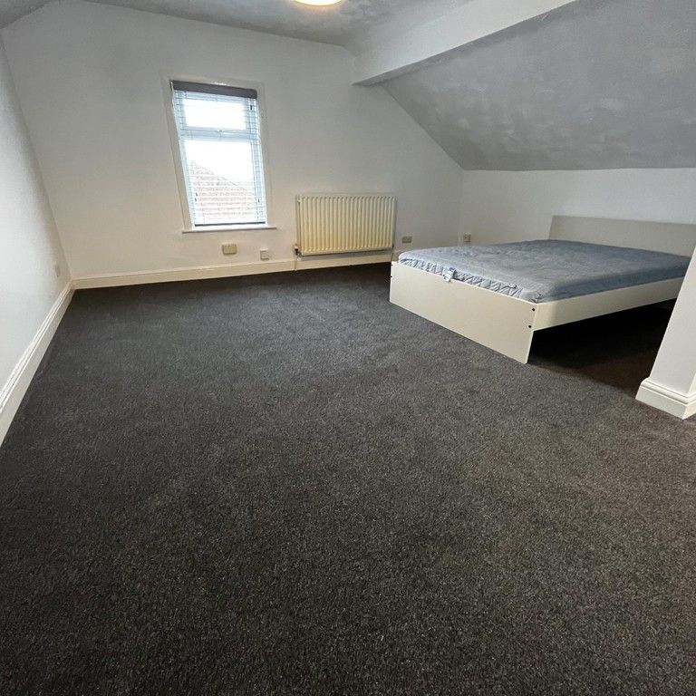 Holmfield Road, Preston - Photo 1