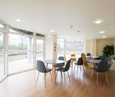 2 bedroom penthouse to rent - Photo 3