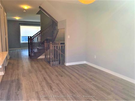 Condo Townhouse For Lease | W8111774 - Photo 2