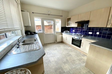 2 bedroom terraced house to rent - Photo 2
