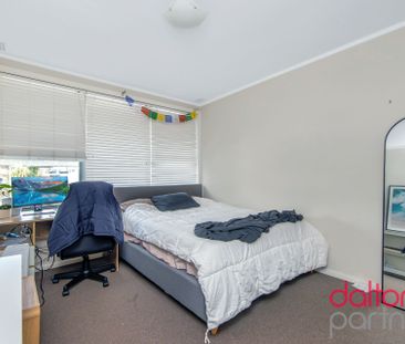 Sunny Apartment 170m from Dixon Park Beach - Photo 4