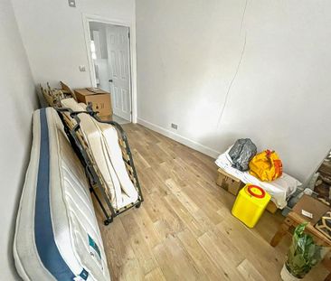 4 bedroom semi-detached house to rent - Photo 6