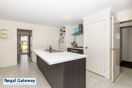 2 Lagoon Pass, BALDIVIS WA 6171 - Photo 5