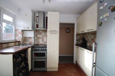 2 Bed Maisonette, Martin Crescent, CR0 - Photo 4