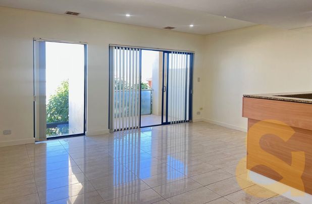 EXECUTIVE THREE BEDROOM TOWNHOUSE - Photo 1