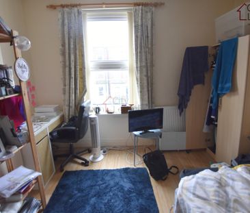 2 Bedroom Mid Terraced House - Photo 5