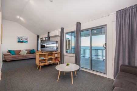3/90 Prince Edward Parade, Redcliffe QLD 4020 - Apartment For Rent | Domain - Photo 4