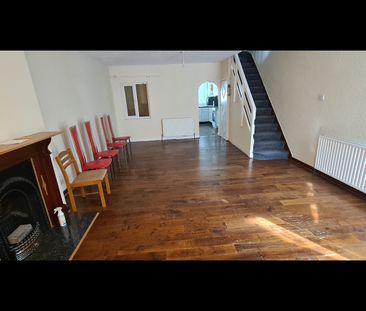 3 Bed Terraced House, Denbigh Road, E6 - Photo 6