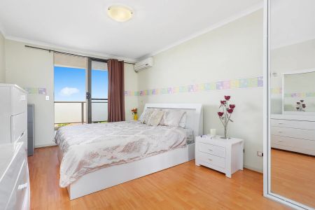 Oversized living spaces with views to Sydney Olympic Park - Photo 3