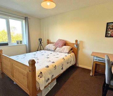 3 bedroom Mid Terraced House to let - Photo 3