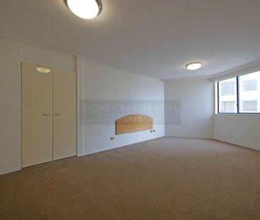 Well Presented Studio Apartment - Regis Tower - Photo 2