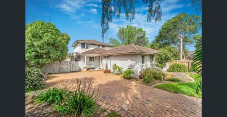 Large Renovated Five Bedroom Family Home - Photo 3