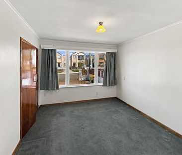Charming family home in Mangere Bridge! - Photo 3