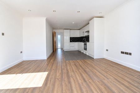 3 bedroom semi-detached house to rent - Photo 4