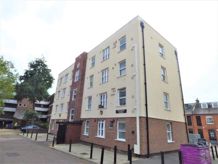 3 bedroom flat to rent - Photo 4