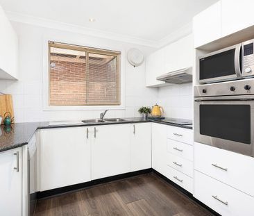 Conveniently located 3 bedroom Two Storey Townhouse - Photo 2