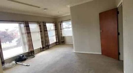 3 Bedroom house Brick and Tile + 1 Bathroom - Photo 5