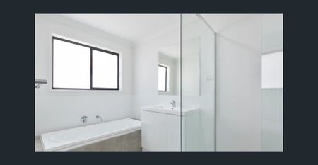 4 BEDROOM HOME ON SPACIOUS BLOCK - Photo 2